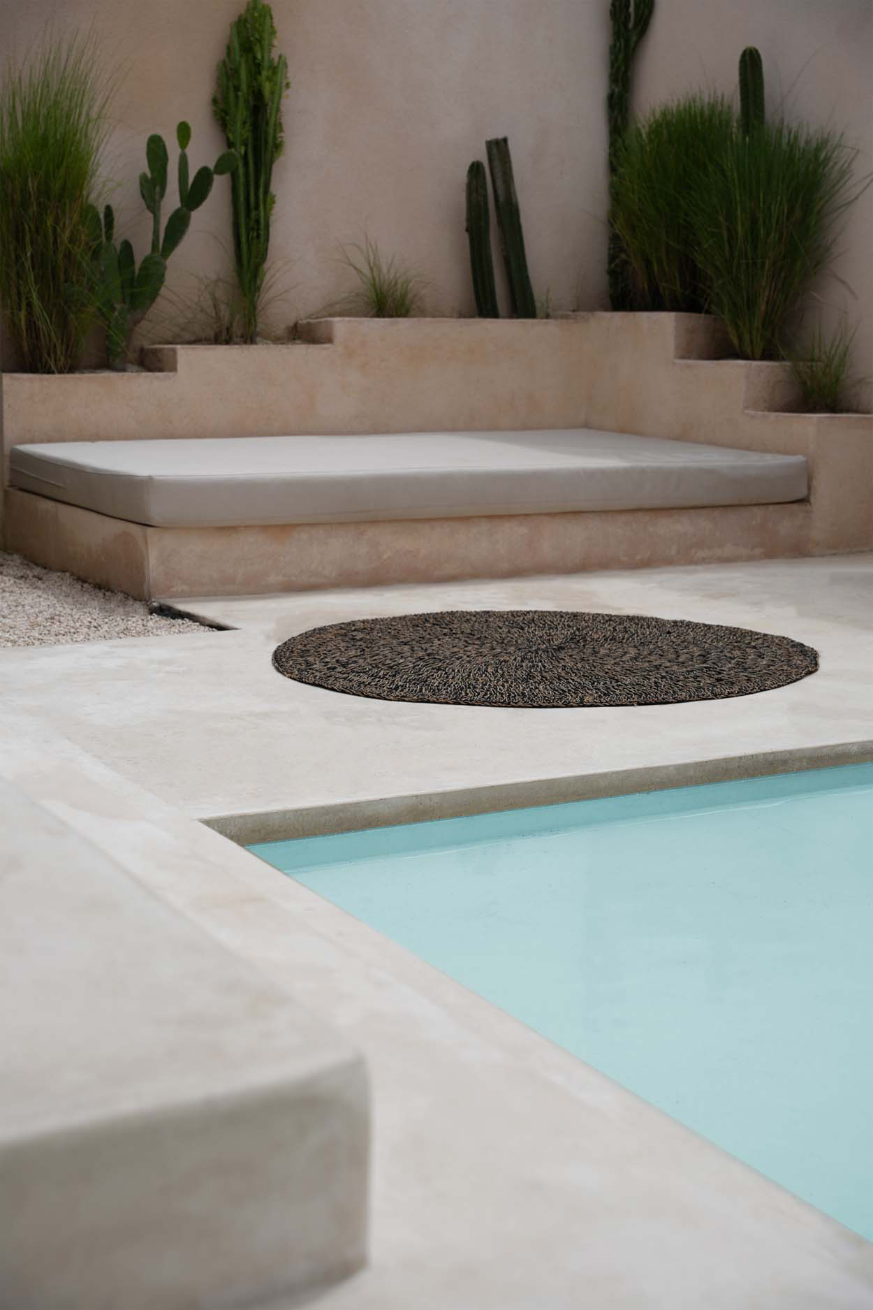 The Seagrass Carpet - Natural Black - 150"