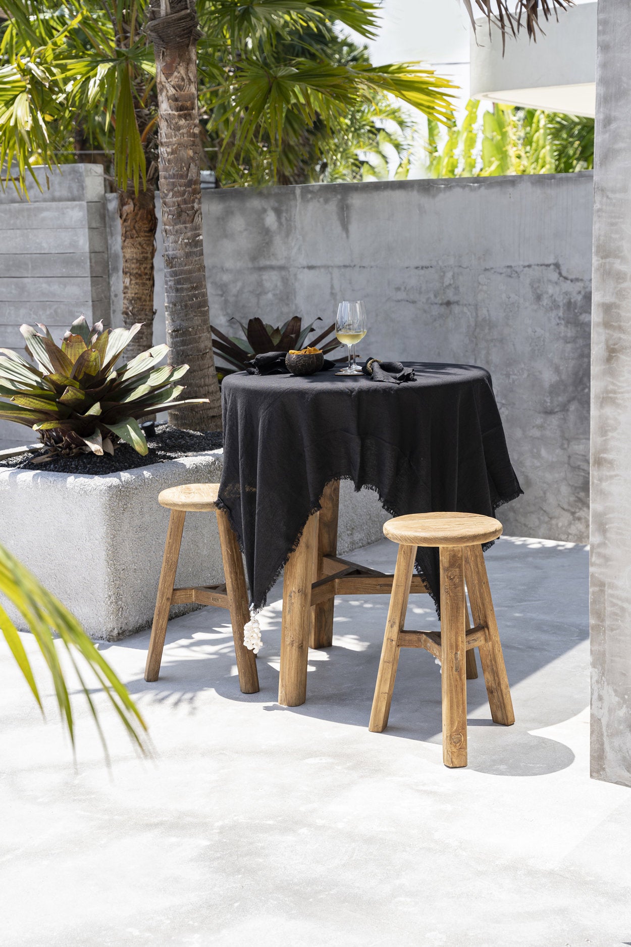 The Linen Tablecloth - Black - 150x150