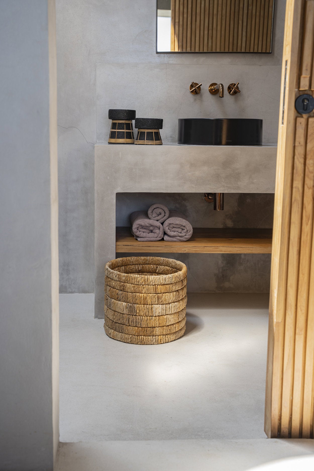 The Serene Candle Holder - Black Natural - M