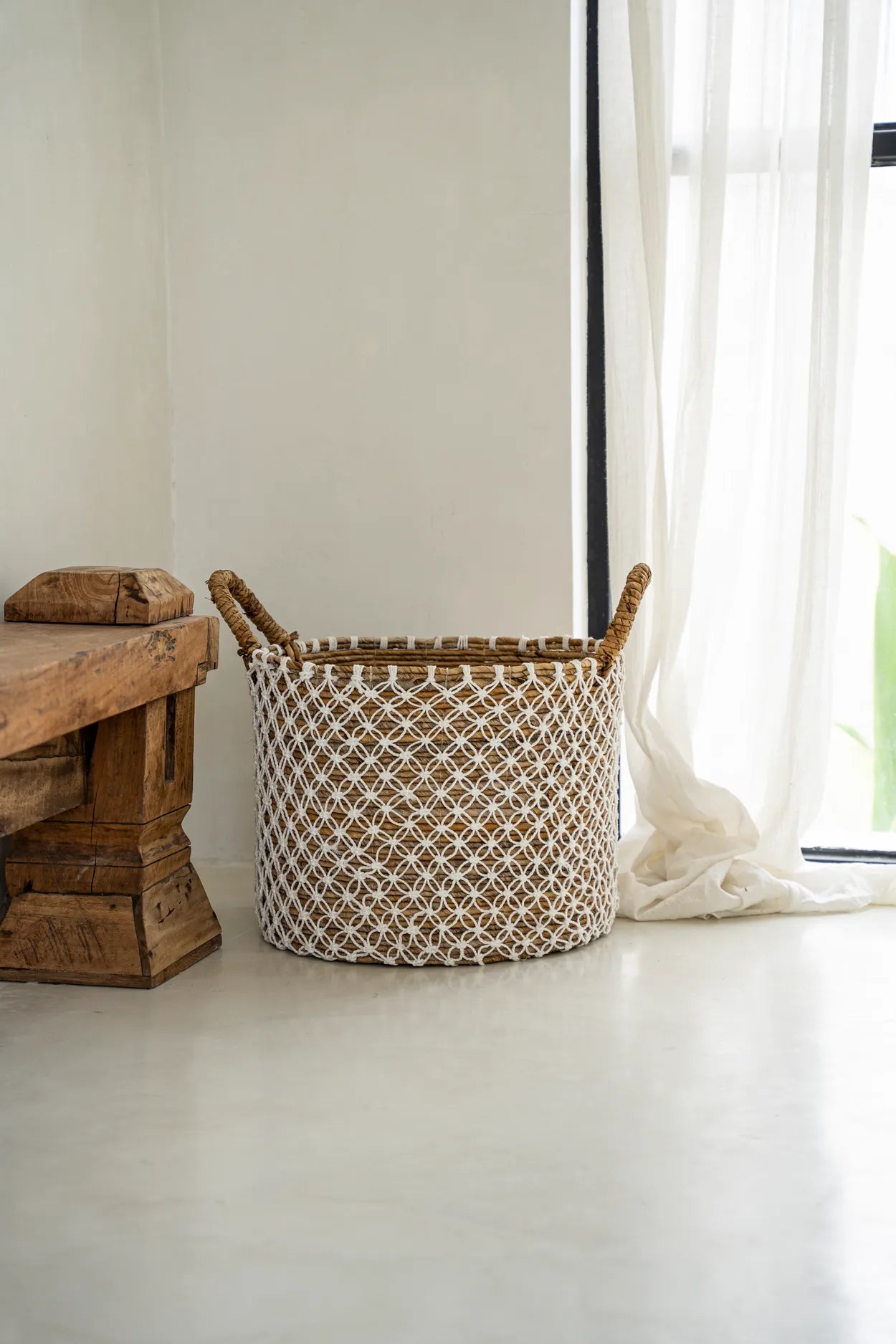 The Crossed Stitched Macrame Basket - M